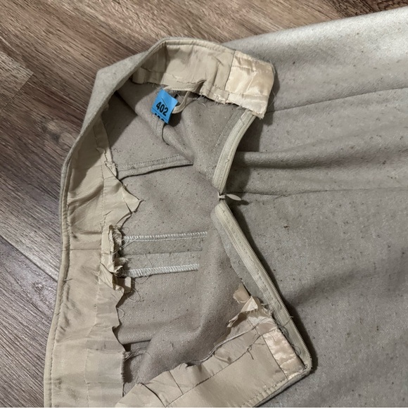 Gorgeous authentic Vintage Valentino suit! - Picture 11 of 11